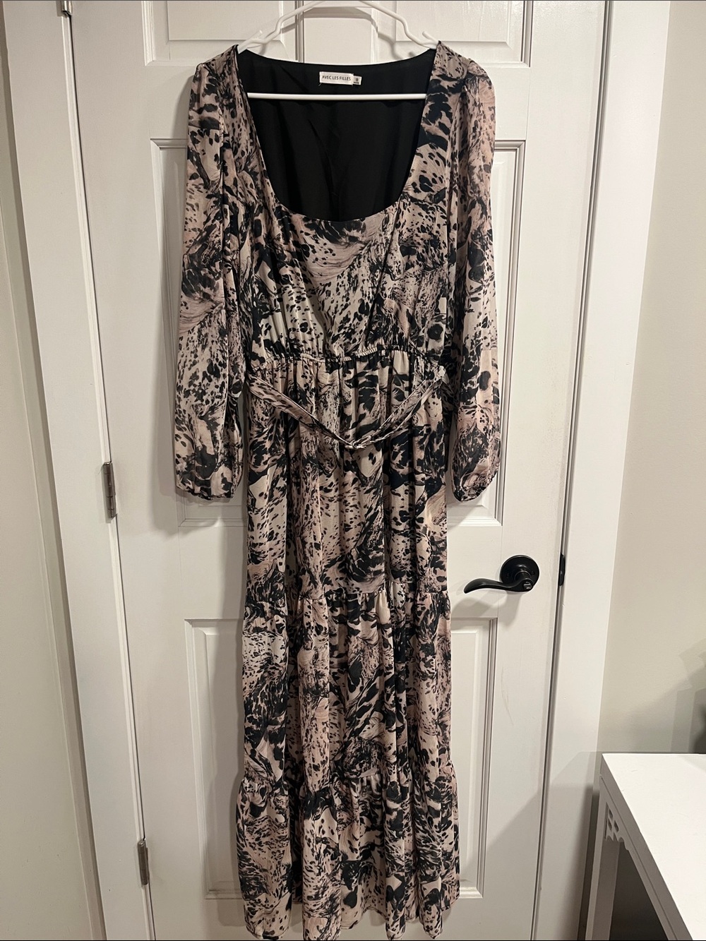 Avec Les Filles Tiered Belted Maxi Dress Wild Horses Abstract Print Size 10